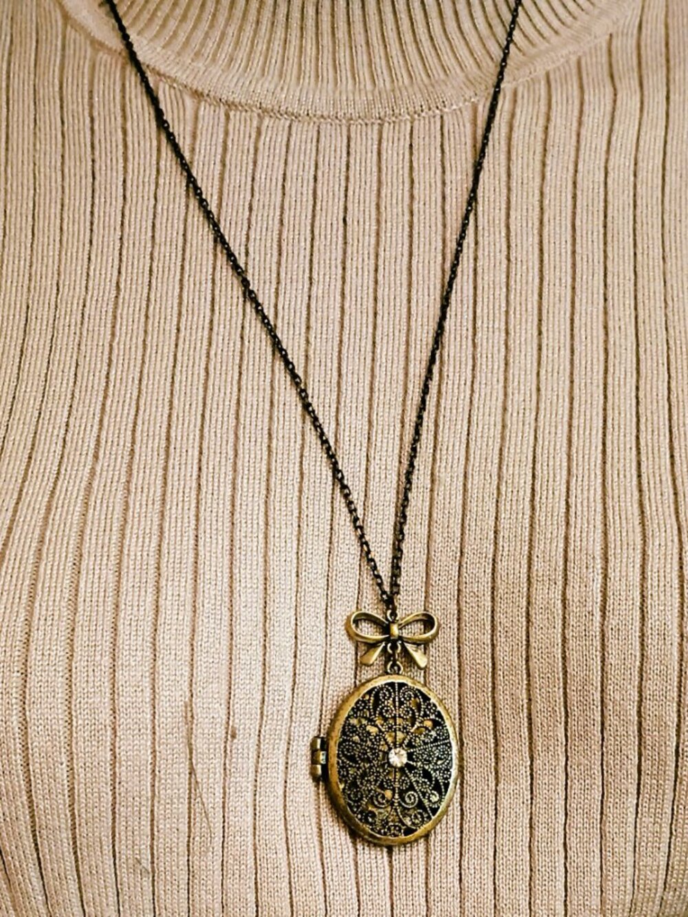 Oval Filigree Locket Pendant Necklace 30" Bronze Tone w Bow & Tiny Stone Jewelry